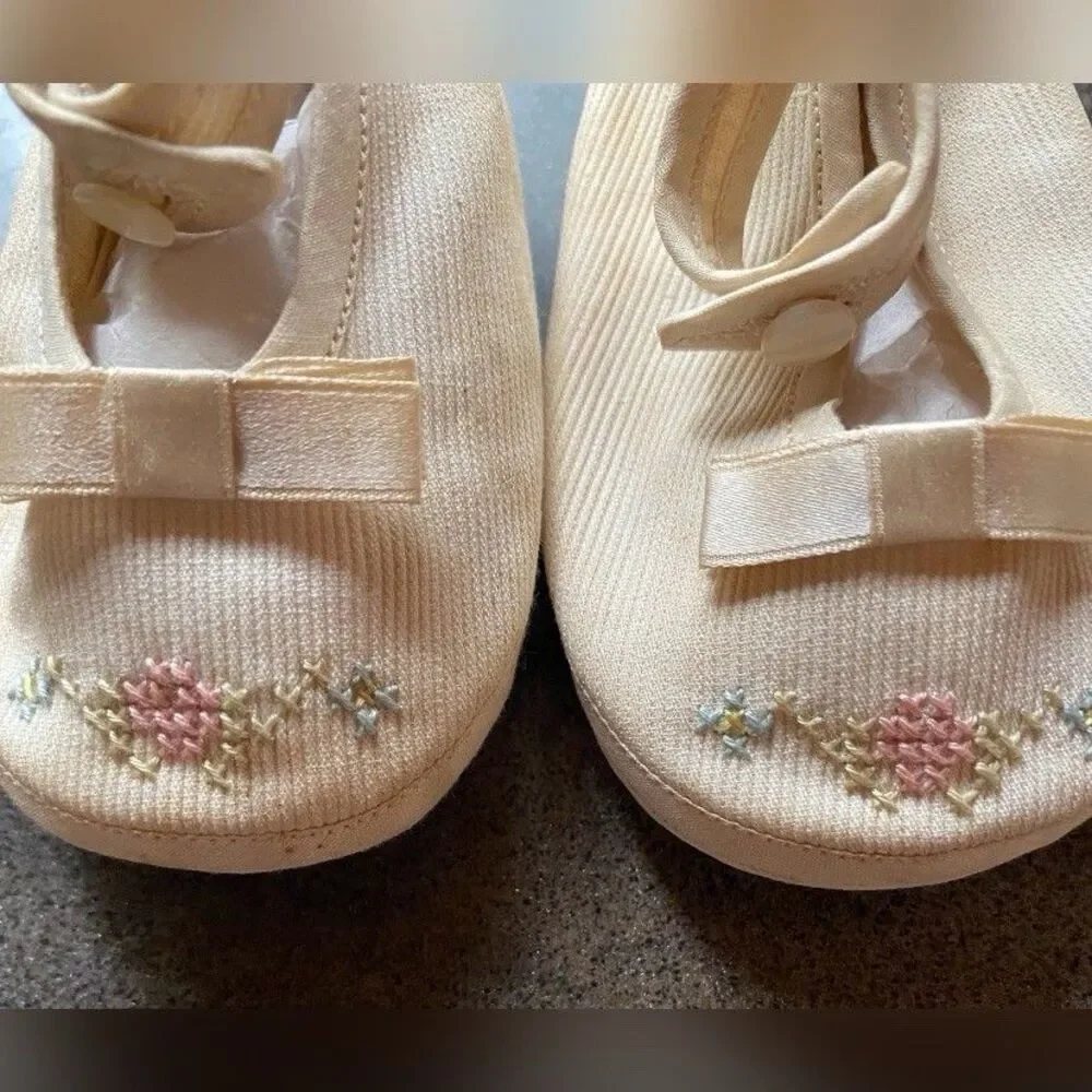 Vintage Baby Girl Shoes Cream Corduroy Button Bows Embroidered 5”
